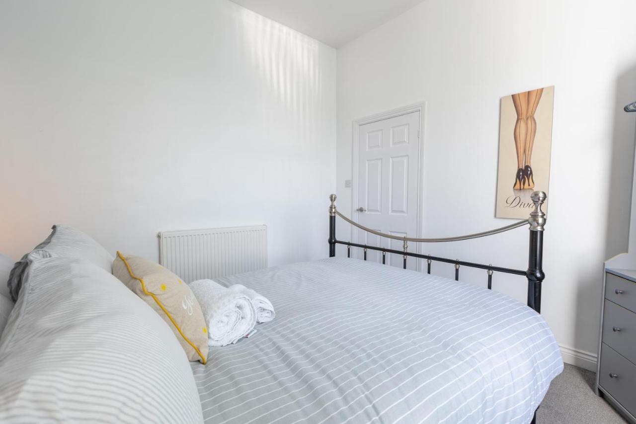 Platform Stadium Apartment With Parking Kingston upon Hull Ngoại thất bức ảnh