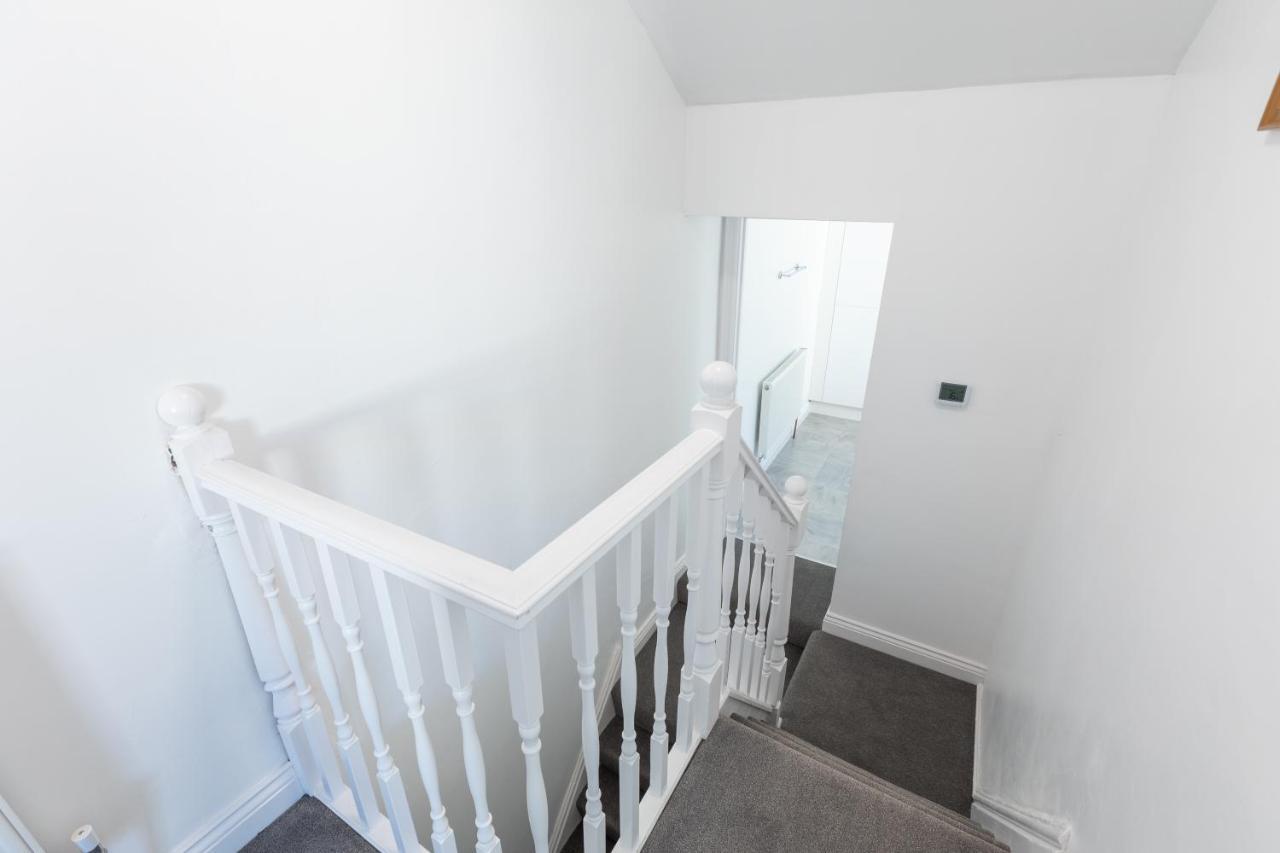 Platform Stadium Apartment With Parking Kingston upon Hull Ngoại thất bức ảnh